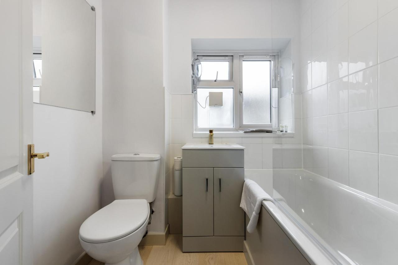 Bright & Cosy Gem ~ Battersea Park View ~ King Bed Apartment London Bagian luar foto