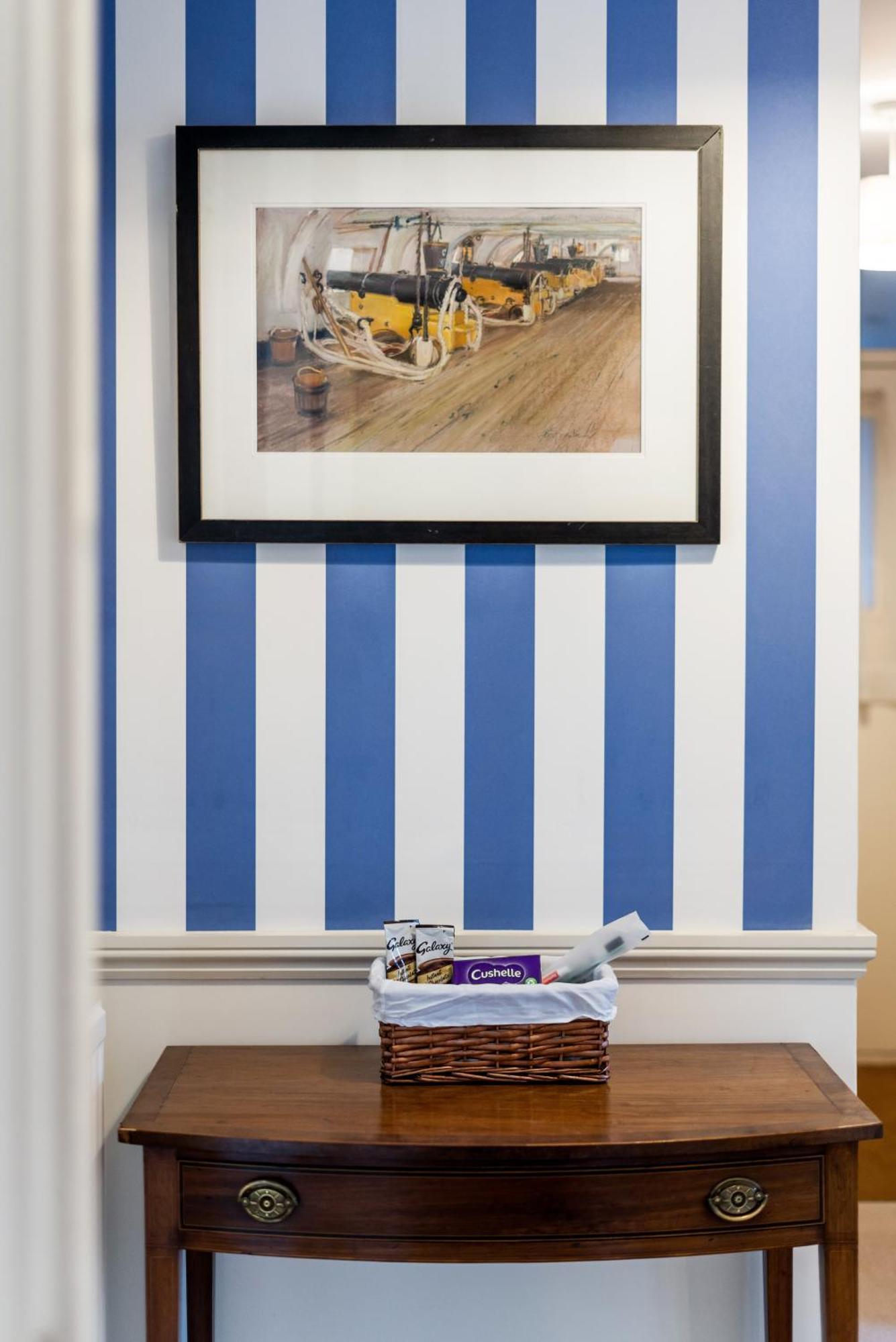 Bright & Cosy Gem ~ Battersea Park View ~ King Bed Apartment London Bagian luar foto