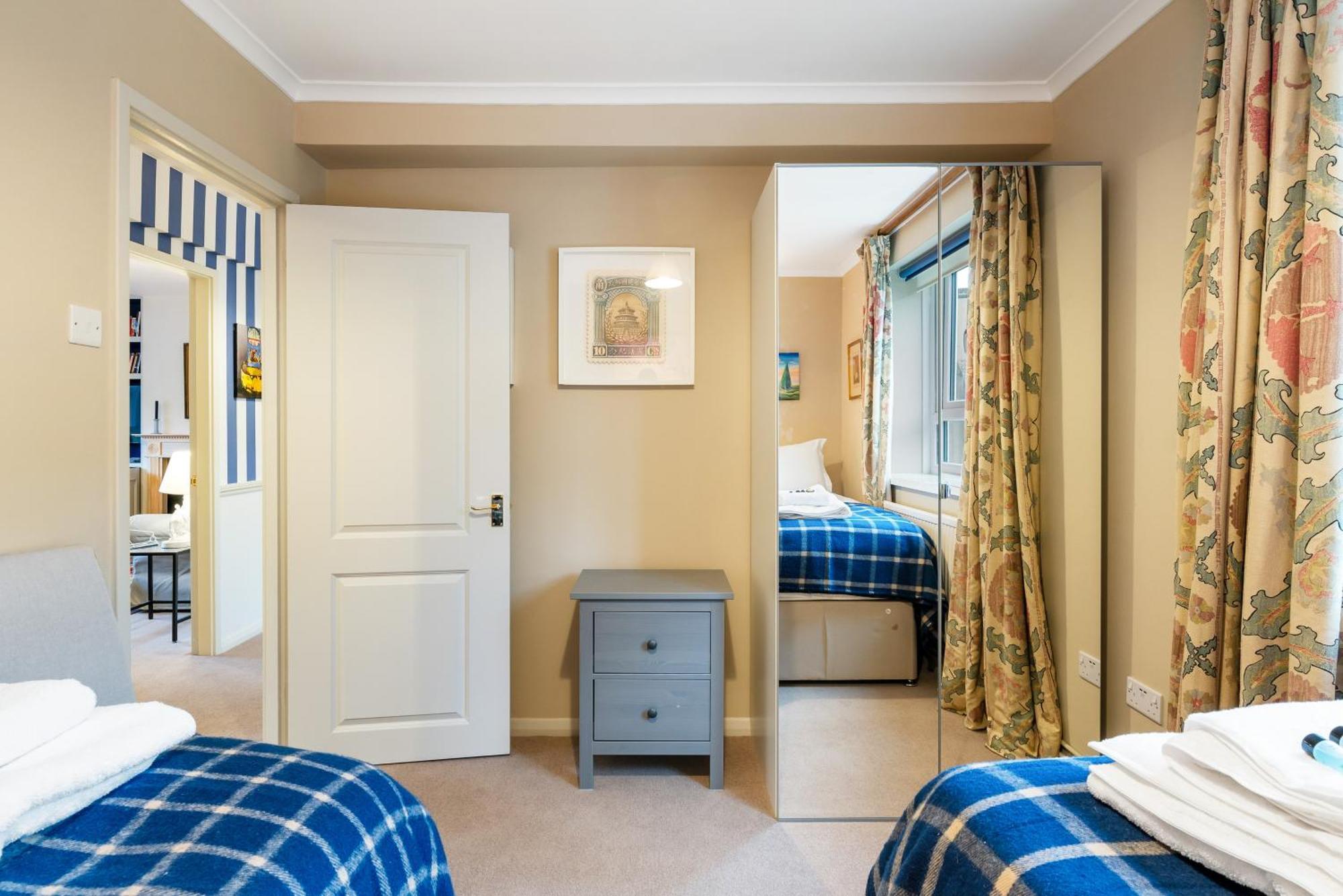 Bright & Cosy Gem ~ Battersea Park View ~ King Bed Apartment London Bagian luar foto